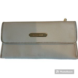 Michael Kors cream wallet card holder